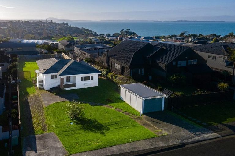 Photo of property in 92 Mellons Bay Road, Mellons Bay, Auckland, 2014