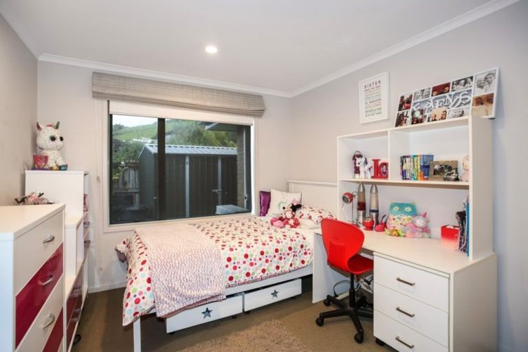 Photo of property in 2 Bob Craig Place, Pukekohe, 2120