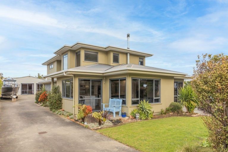 Photo of property in 6 Mowhanau Drive, Kai Iwi, Whanganui, 4574