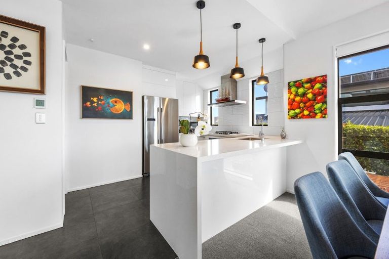 Photo of property in 8 Parkridge Place, Mount Pleasant, Christchurch, 8081