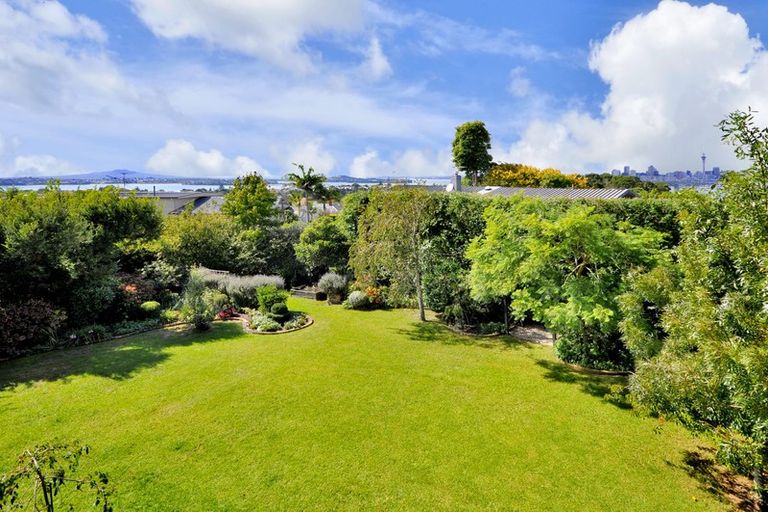 Photo of property in 52 Hinemoa Street, Birkenhead, Auckland, 0626