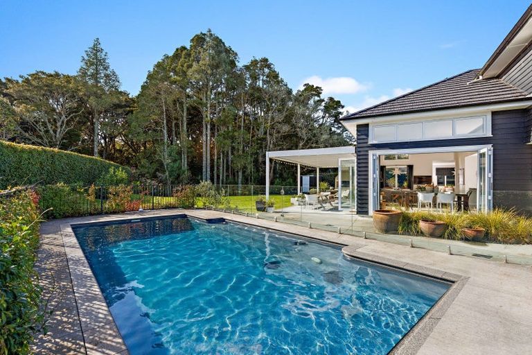 Photo of property in 32 Awanui Crescent, Matakana, 0985