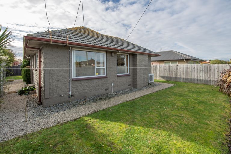 Photo of property in 32 Bentley Street, Russley, Christchurch, 8042