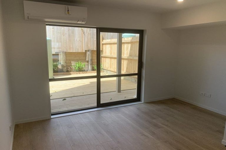 Photo of property in 2/6 South Pacific Place, Henderson, Auckland, 0612