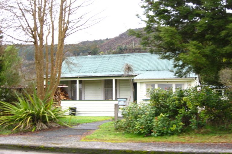 Photo of property in 15 Walsh Street, Reefton, 7830