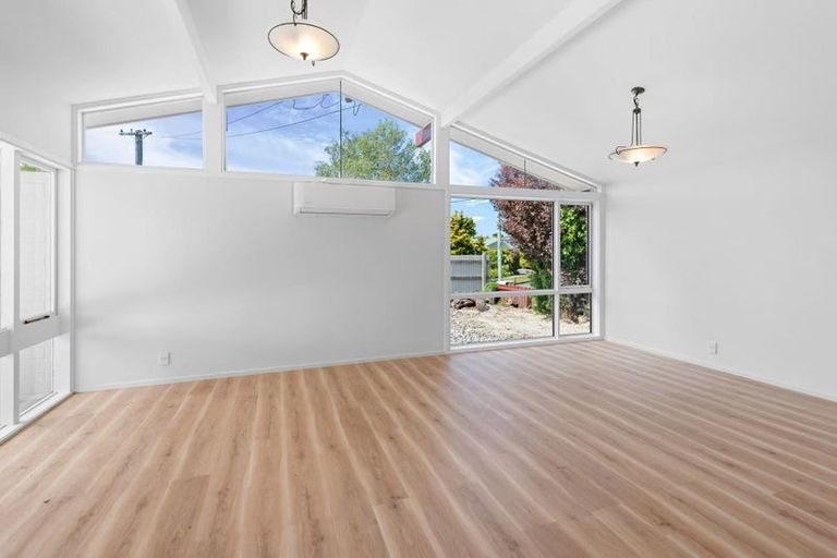 Photo of property in 66 Greendale Avenue, Avonhead, Christchurch, 8042