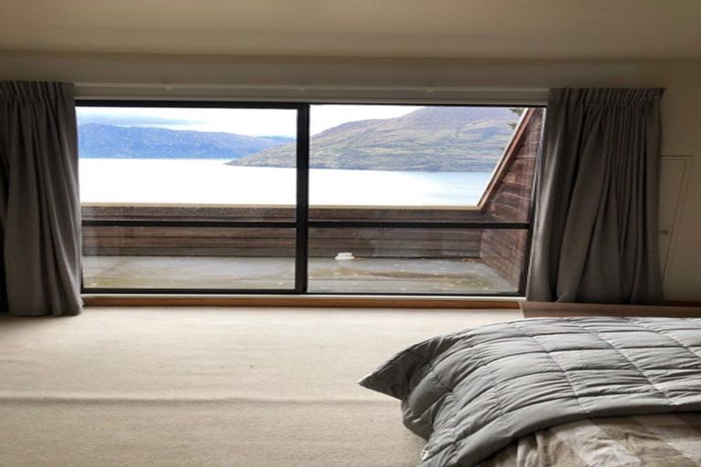Photo of property in 60b Wynyard Crescent, Fernhill, Queenstown, 9300
