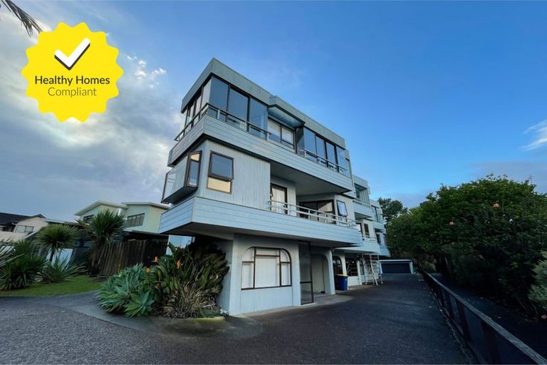 Photo of property in 1/64 Island Bay Road, Beach Haven, Auckland, 0626