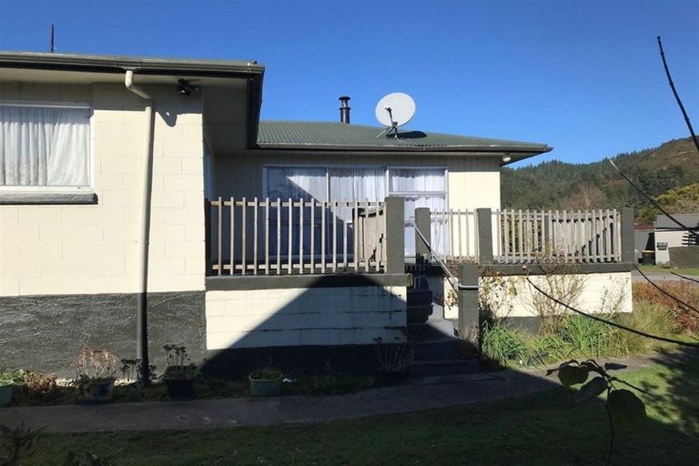 Photo of property in 51 Victory Street, Reefton, 7830