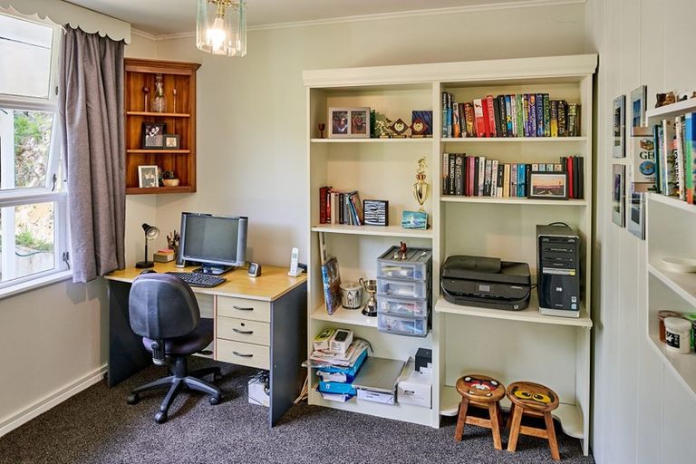 Photo of property in 570 Stokes Valley Road, Stokes Valley, Lower Hutt, 5019