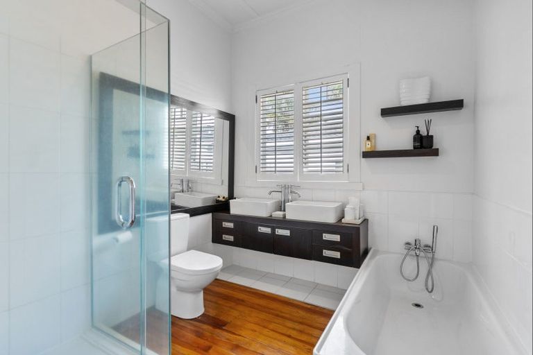 Photo of property in 6 Belle Vue Avenue, Northcote Point, Auckland, 0627