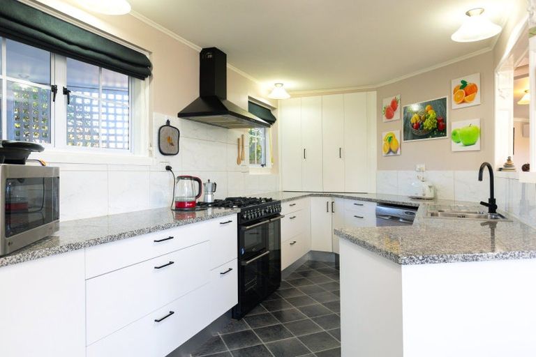 Photo of property in 48 Beach Road, Waikawa, Picton, 7220