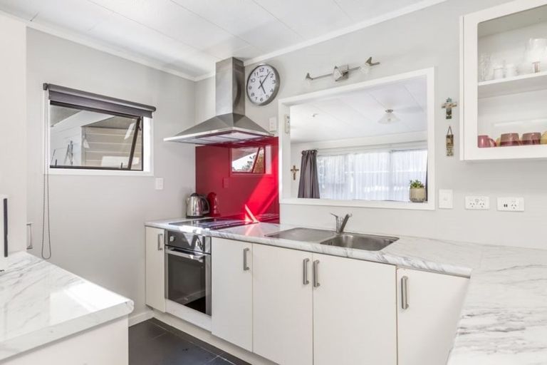 Photo of property in 39b Brian Crescent, Stanmore Bay, Whangaparaoa, 0932