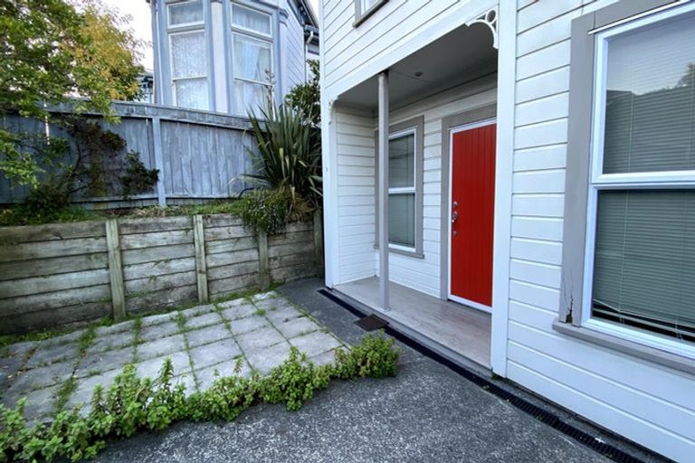 Photo of property in 39 Te Wharepouri Street, Berhampore, Wellington, 6023