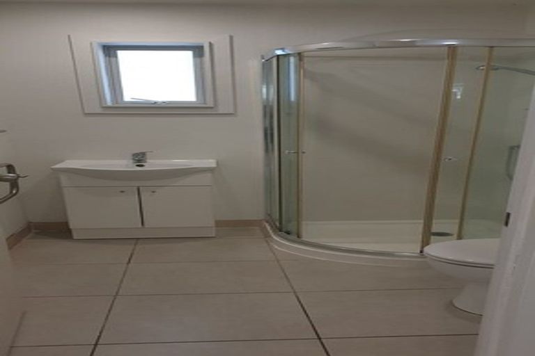 Photo of property in 2/149 Colwill Road, Massey, Auckland, 0614