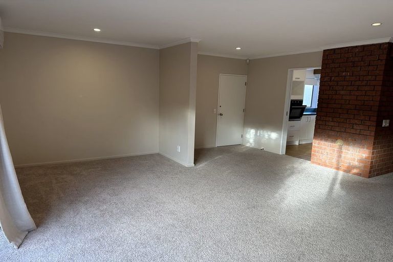 Photo of property in 2/136 Karori Road, Karori, Wellington, 6012