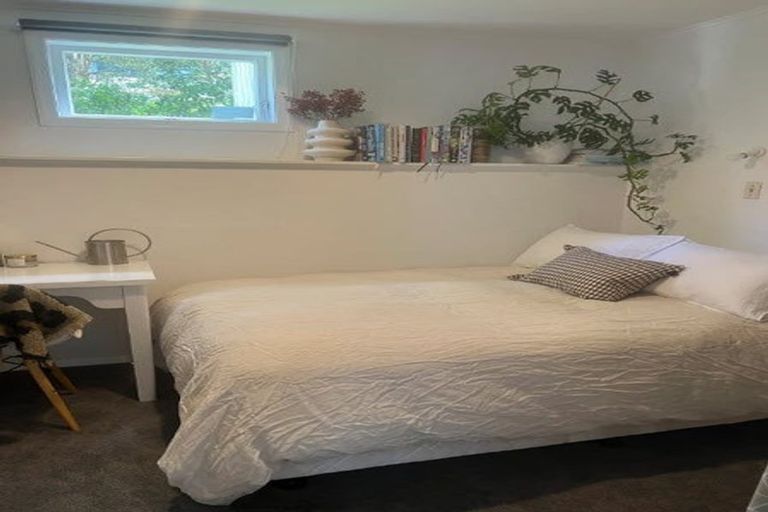 Photo of property in 11 Alexandra Road, Roseneath, Wellington, 6021