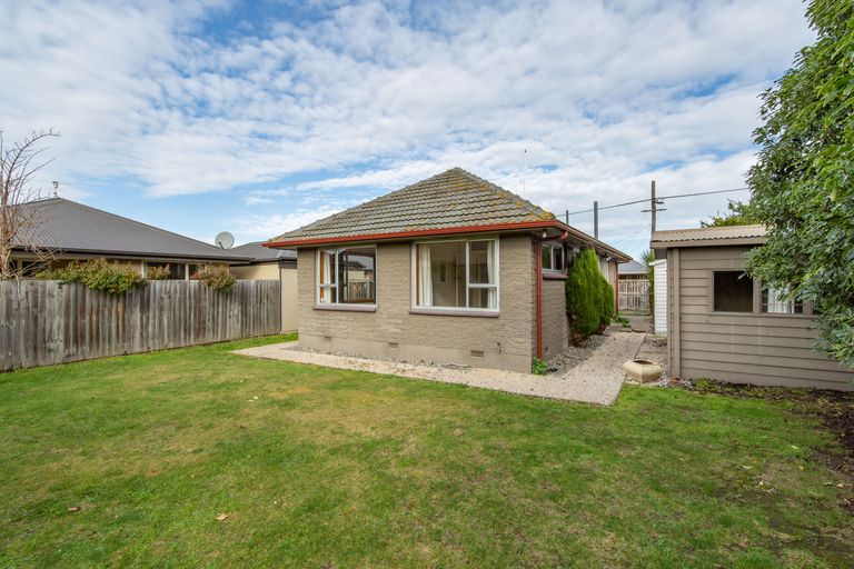 Photo of property in 32 Bentley Street, Russley, Christchurch, 8042
