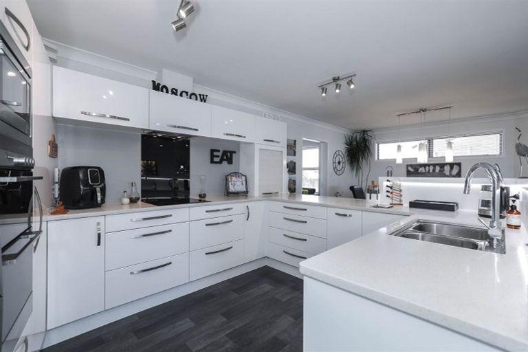 Photo of property in 96 Kimihia Road, Huntly, 3700