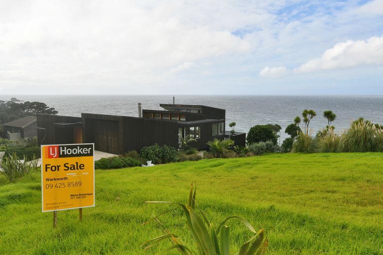 Photo of property in 104-106 Lax Crescent, Leigh, 0985