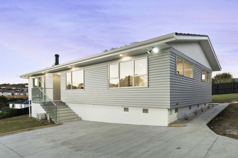 Photo of property in 11 Redwood Drive, Massey, Auckland, 0614