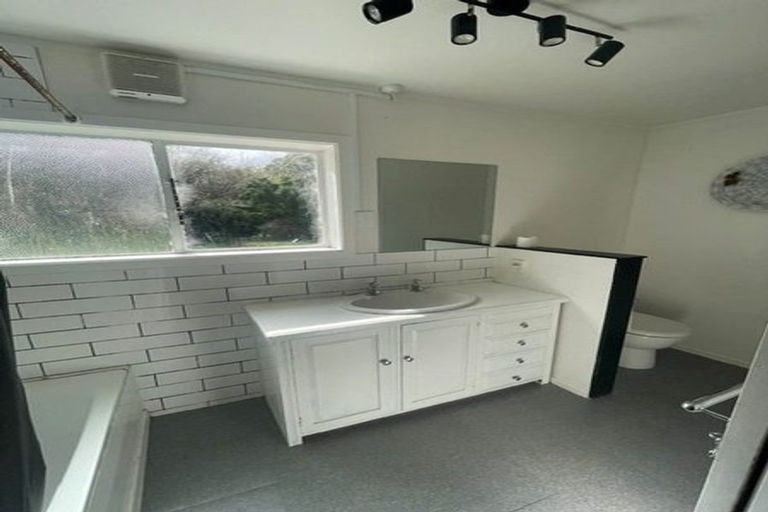 Photo of property in 5 Totara Terrace, Inglewood, 4330