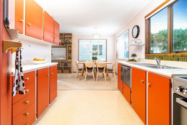 Photo of property in 104 Tauhinu Road, Miramar, Wellington, 6022