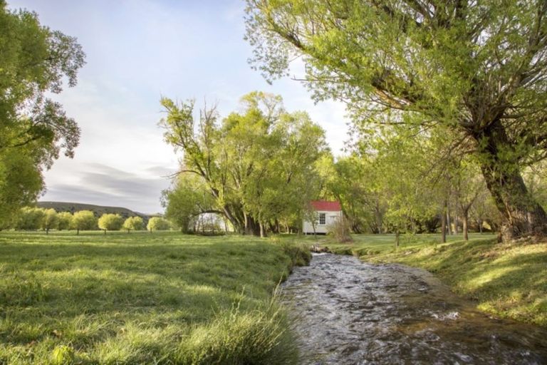 Photo of property in Lombardy Cottage, 162 Shepherds Flat Road, Cambrians, Oturehua, 9386