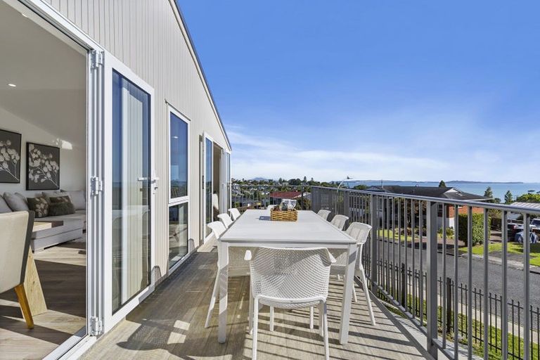 Photo of property in 16 Paisley Street, Mellons Bay, Auckland, 2014