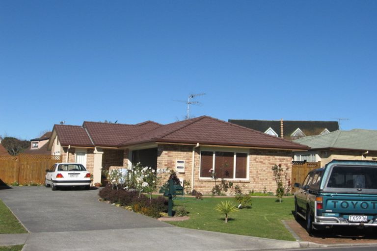 Photo of property in 12 Avonglen Court, Wattle Downs, Auckland, 2103