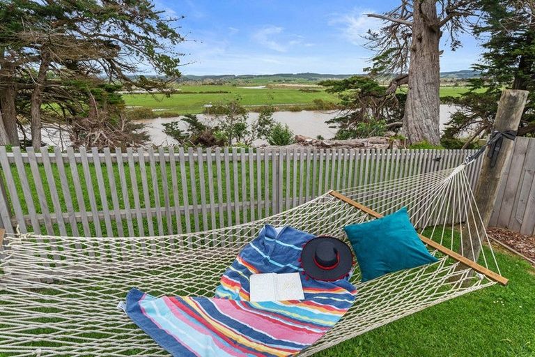 Photo of property in 19 Kawariki Road, Helensville, 0800