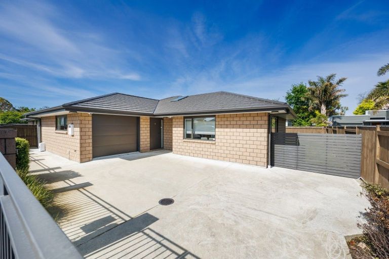 Photo of property in 18 Thomson Street, West End, Palmerston North, 4412