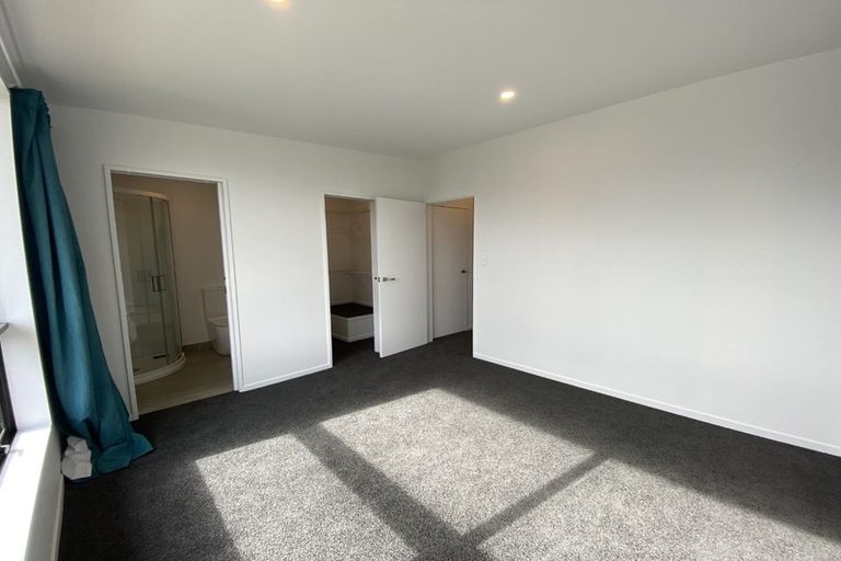 Photo of property in 4/62 Spenmoor Street, Newlands, Wellington, 6037