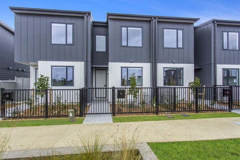 Photo of property in 16 Park Green Avenue, Rosehill, Papakura, 2113