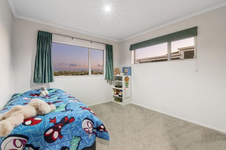 Photo of property in 63 Chesterfield Way, Orewa, 0931