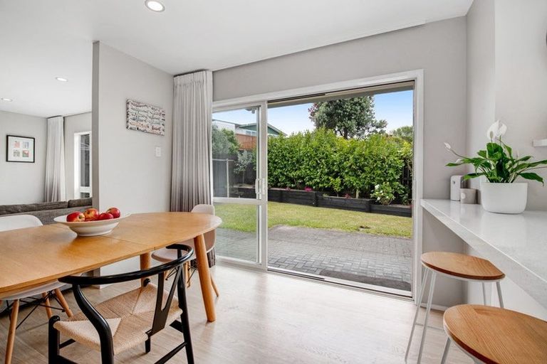 Photo of property in 2/37 Nile Road, Milford, Auckland, 0620