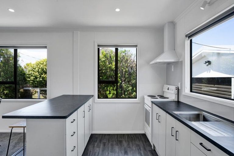 Photo of property in 80 Gisborne Terrace, Opunake, 4616