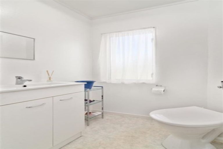 Photo of property in 14 Robinson Avenue, Holdens Bay, Rotorua, 3010