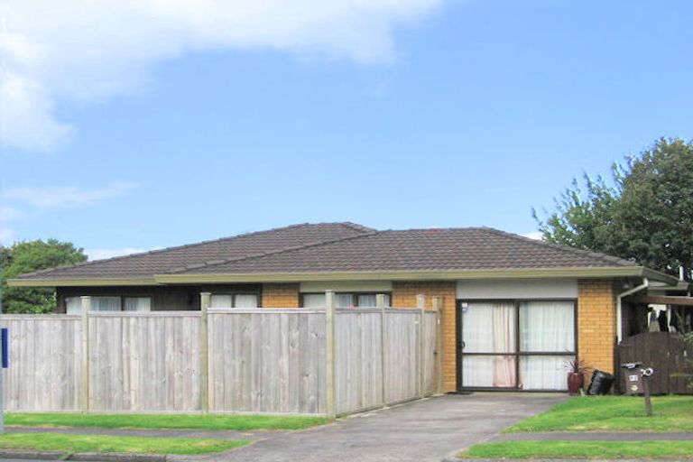 Photo of property in 60 Prince Regent Drive, Half Moon Bay, Auckland, 2012