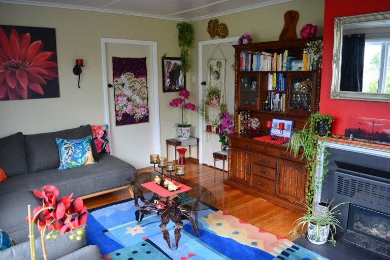 Photo of property in 14 Charles Street, Takapau, 4203