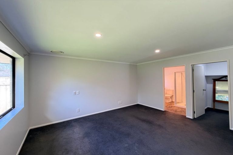 Photo of property in 72 Geneva Terrace, Kelvin Grove, Palmerston North, 4414