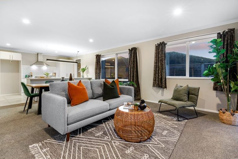 Photo of property in 33 Tradewinds Drive, Whitby, Porirua, 5024