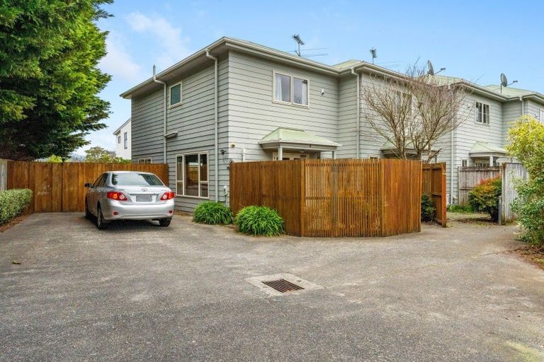 Photo of property in 2/8 Waldie Grove, Avalon, Lower Hutt, 5011