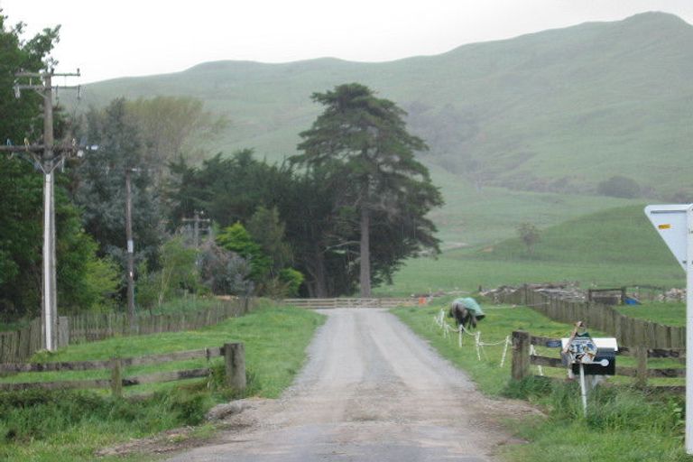 Photo of property in 100 Lysnar Street, Okitu, Gisborne, 4010