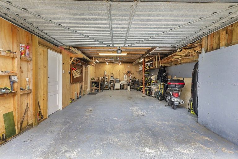 Photo of property in 15 Seine Street, Island Bay, Wellington, 6023