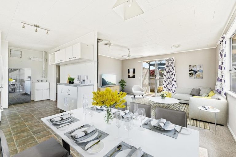 Photo of property in 56 Lavelle Road, Henderson, Auckland, 0612