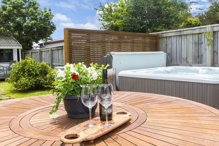 Photo of property in 27 Kentucky Street, Totara Park, Upper Hutt, 5018