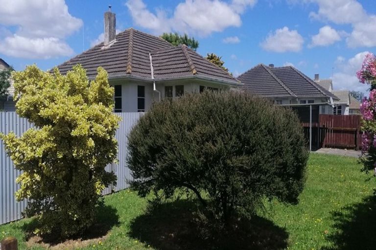 Photo of property in 660 Featherston Street, Roslyn, Palmerston North, 4414