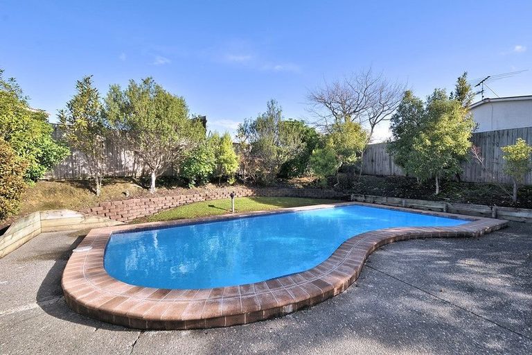 Photo of property in The Haven, 12/120 Beach Haven Road, Beach Haven, Auckland, 0626