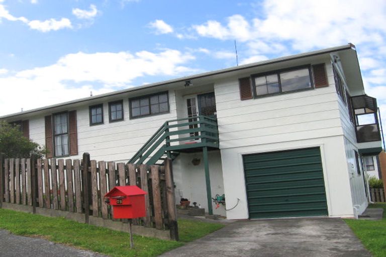 Photo of property in 78 Thurleigh Grove, Karori, Wellington, 6012